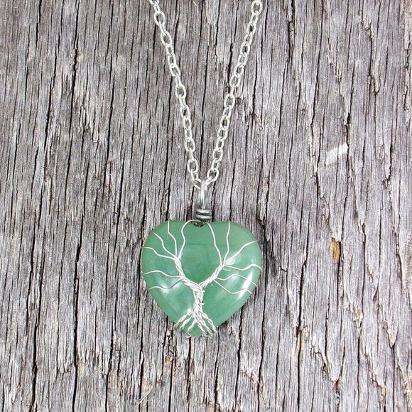Tree of life heart pendant necklace with green aventurine stone wire wrapped - Picture 3 of 11